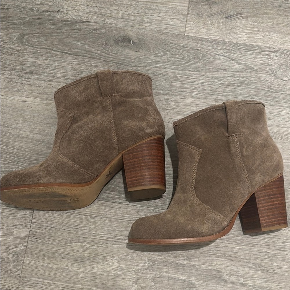 Splendid Lakota Taupe Suede Ankle Booties